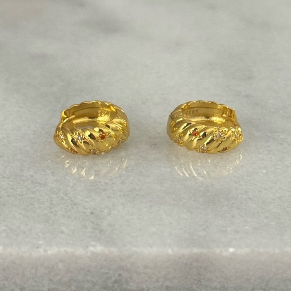 Modest Lu Jewelry - Gold Chunky Crescent Twist Hoop Star Crystal Earrings

 Brand New